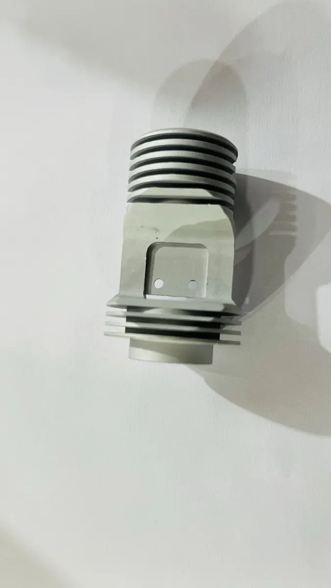 Aluminium finned housing — Turned & VMC-milled