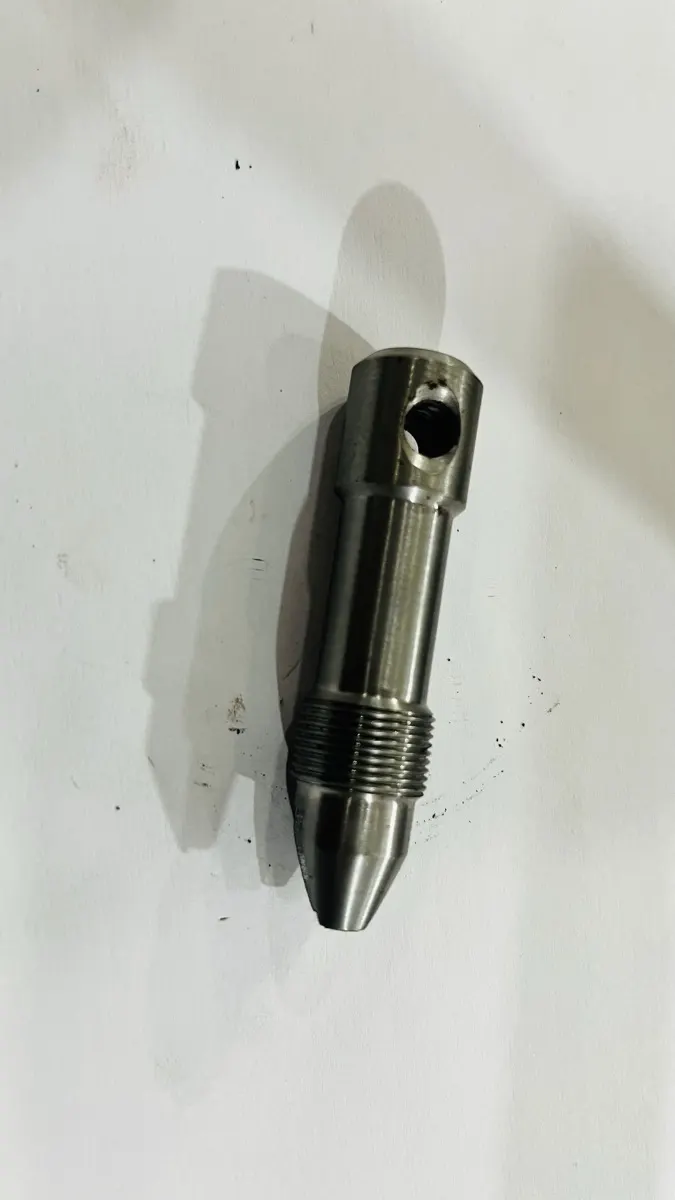 Stainless-steel nozzle body — Turned, cross-drilled & threaded