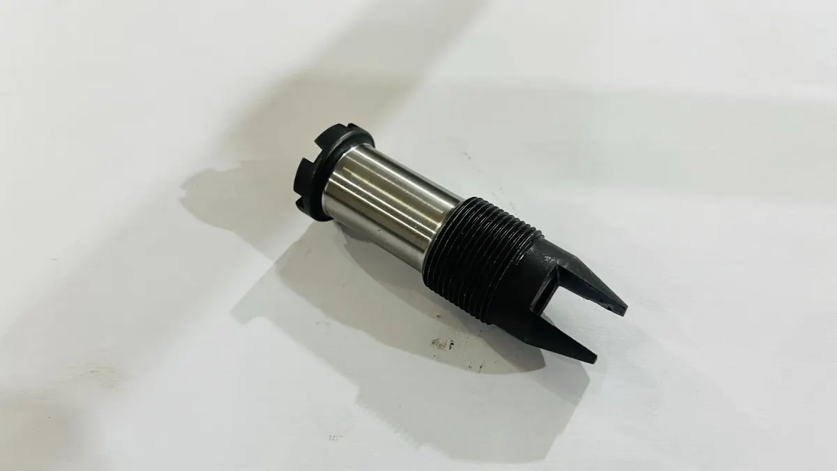Alloy-steel valve spindle — Turned, threaded & milled fork end
