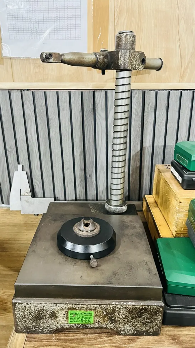 Comparator stand — Batch comparison gauging