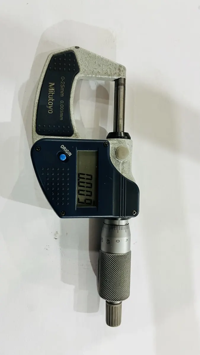 Digital micrometer — 1-micron least count